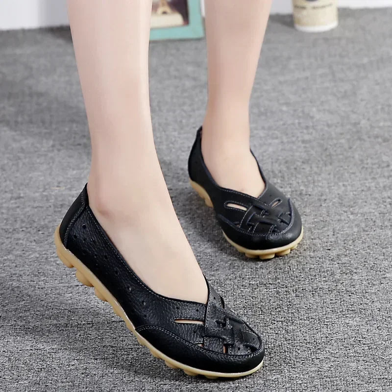 New Women Sandals Fashion Soft Sole Flat Heel Women Hollow Flat Shoes Woman Genuine Leather Shoes Female Casual