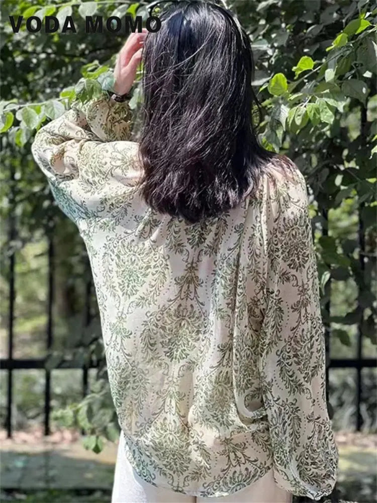 women V Neck Lantern Sleeve Loose Blouses Shirts Tops Vintage Boho Floral Print Chiffon Shirts Women's Sunscreen Shirt