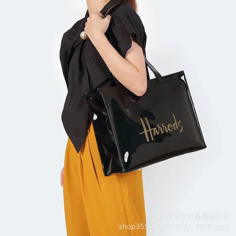 Famous Design Waterproof Shoulder Bag College Student Office Bento Handbag Commuter Tote Bag Europe and The United States