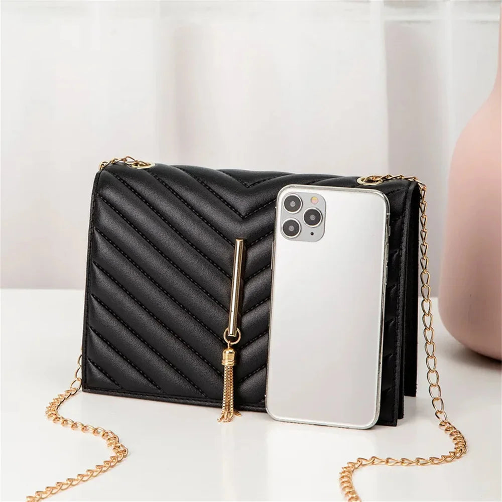 New Women Pu Leather Trend  Crossbody Bag Fashion V Pattern Lattice Small Shoulder Bag White Black Travel Crossbody Bags luxury elegant